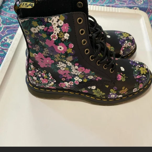 Dr. Martens Black Boots with Floral Pattern - Picture 2 of 5